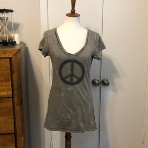 Labanga L gray v-neck peace sign top